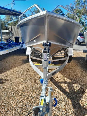 420 Busta TS, Blade Hull